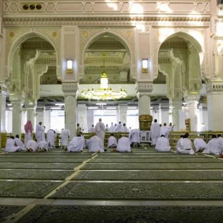 25 ألف سجادة جديدة تزين المسجد الحرام - الصورة من موقع رئاسة شؤون الحرمين