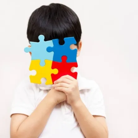 في اليوم العالمي لمرض التوحد..تعرفي على علاماته وطرق التعامل معه