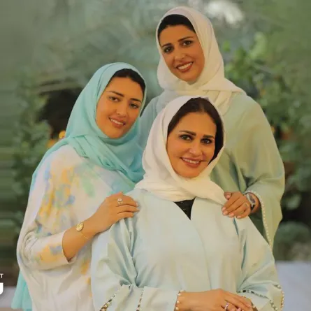 تغريد الطاسان مع ابنتيها هند الزامل ونورة الزامل