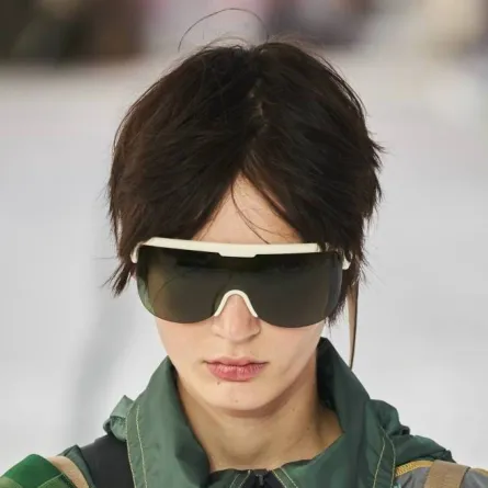 نظارة شمسية بإطار أبيض من  لاكوست Lacoste