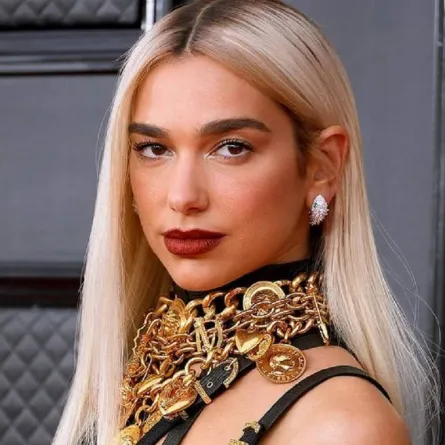 مجوهرات فاخرة انتقتها النجمات في حفل غرامي 2022