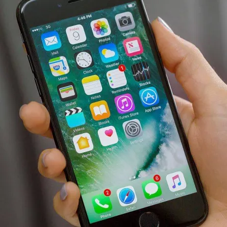 صورة هاتف آيفون حديث