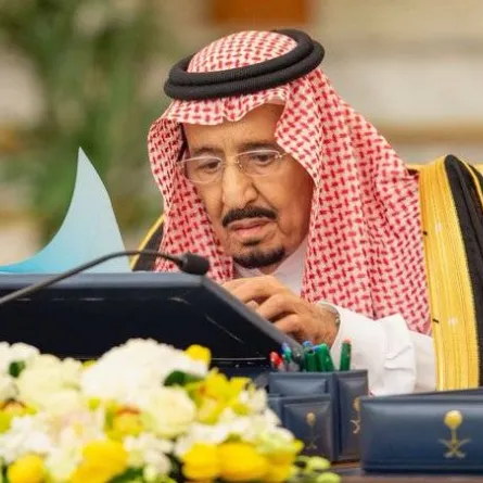 خادم الحرمين الشريفين يرأس جلسة مجلس الوزراء - الصورة من "واس"