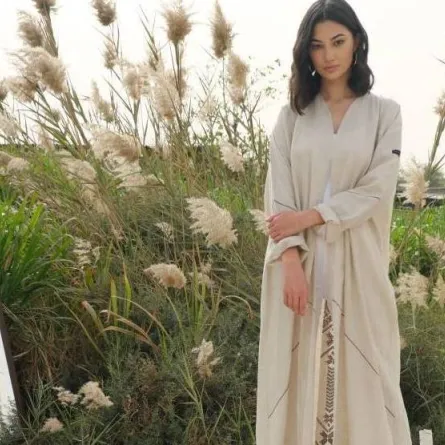 مصممة الأزياء دانية العلي:عباياتنا وفق مبدأ «الموضة المستدامة والبطيئة»