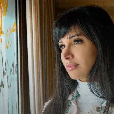 المخرجة رشا شربتجي خلال تصوير المسلسل - الصورة من حسابها الرسمي على فيسبوك