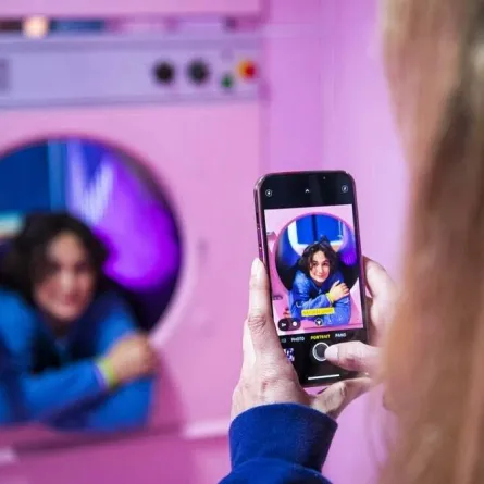 صورة خلال التقاط السيلفي