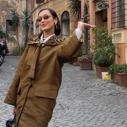 بيلا حديد - الصورة من حسابها في إنستغرام