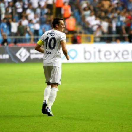 صورة اللاعب مسعود أوزيل