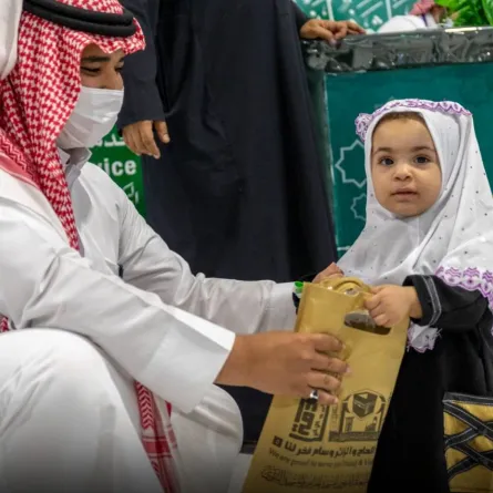 الرئاسة العامة لشؤون المسجد الحرام والمسجد النبوي تفعل برنامج (إفطار ابنكم في الحرم )