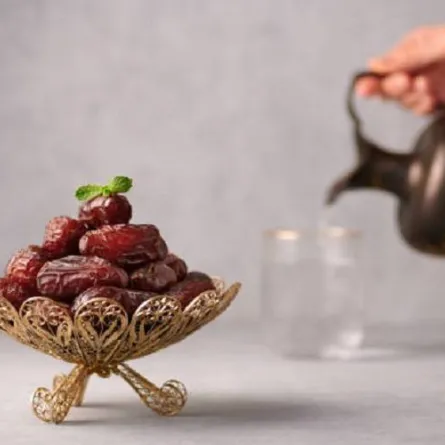 فوائد الافطار بالتمر والماء