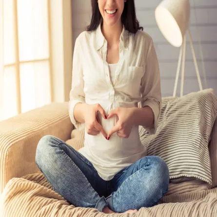 صورة لحامل فى شهور الحمل الأولى