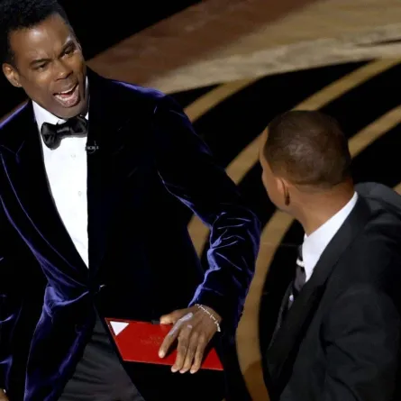 ويل سميث يصفع كريس روك على وجهه- الصورة من موقع Variety