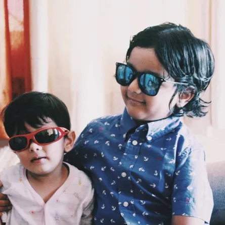 صورة للغيرة بين الإخوة