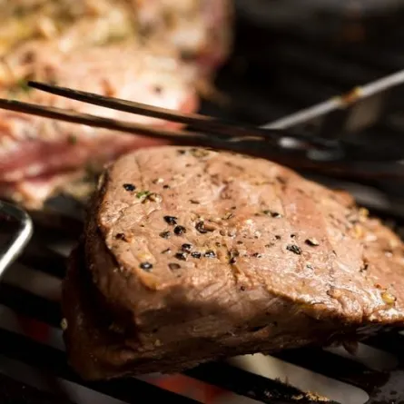 خطوات منزلية للتخلّص من رائحة اللحم في المطبخ