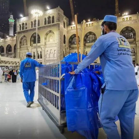 خلال دقيقتين يتم رفع سفر الإفطار بالمسجد الحرام