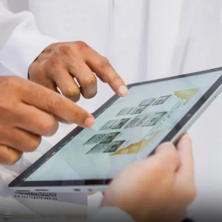 الرئيس العام يدشن كتاب (معالم من الحرمين) بخمس لغات عالمية