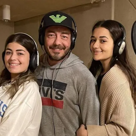 أحمد زاهر وبناته - صورة من حساب الفنان أحمد زاهر على موقع  " انستغرام"