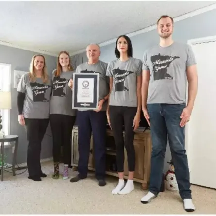 صورة أطول عائلة في العالم