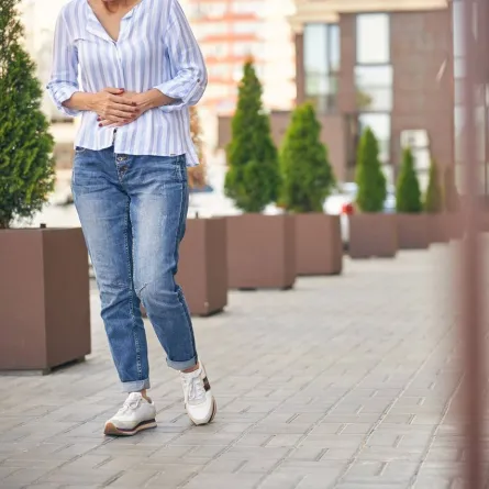 صورة لامرأة تتألم