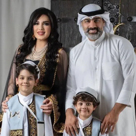 هبة الدري بصحبة زوجها نواف العلي وولداهما بدر وفهد - صورة من حسابها الرسمي على موقع " انستغرام"