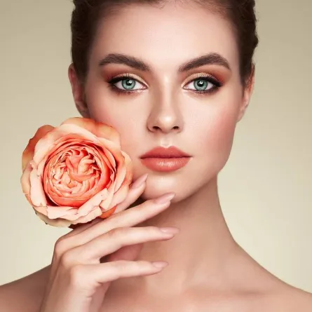 فوائد ماء الورد للبشرة