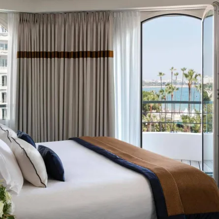 زوروا أفخم فنادق مدينة كان الفرنسية لإقامة مرفهة