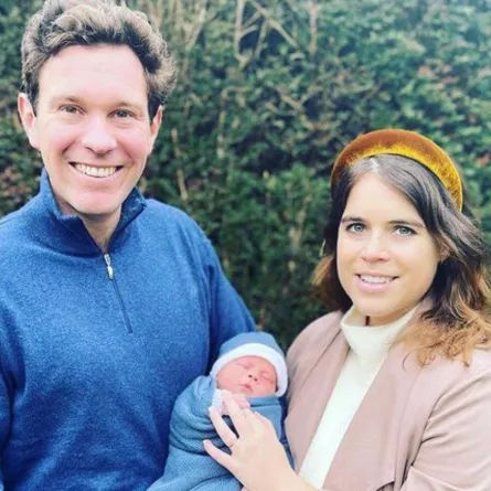 الأميرة يوجيني مع زوجها وابنها- الصورة من حسابها على إنستغرام