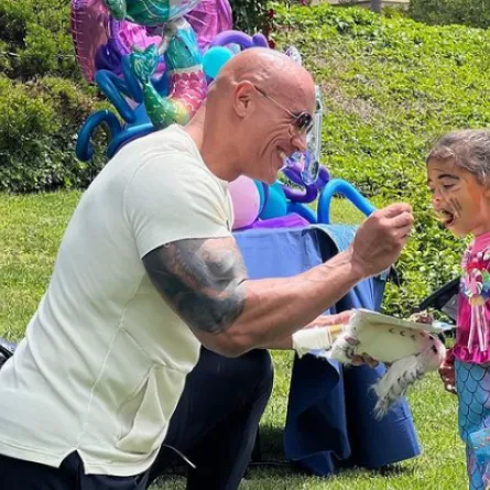 ذا روك وابنته - الصورة من حساب النجم على إنستغرام