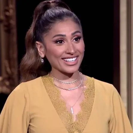 الفنانة دينا الشربيني - لقطة شاشة من برنامج " حبر سري" على قناة " القاهرة والناس "