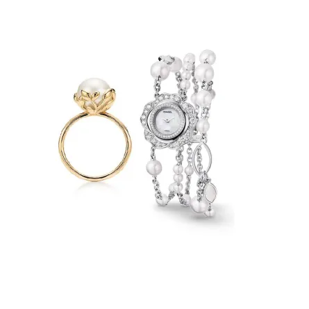 مجوهرات من اللؤلؤ الأبيض لإطلالة ناعمة لعروس 2022