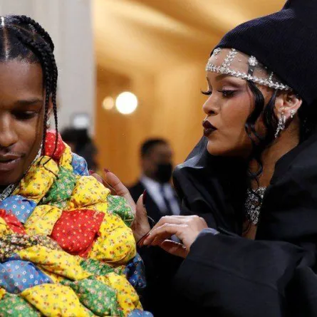 ريهانا وإيساب