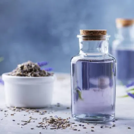 زيت اللافندر الأساسي لتعطير الأثاث