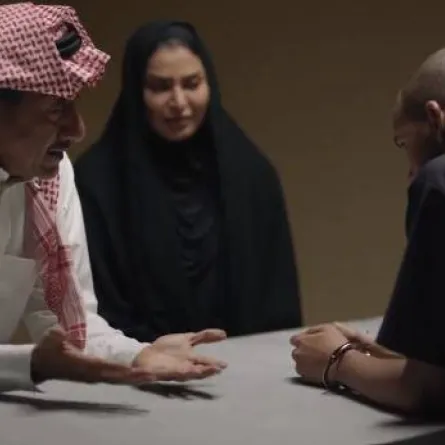 مشهد من مسلسل " العاصوف " بين ناصر القصبي وابنه - لقطة شاشة من mbc