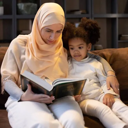 صورة لأم وطفلها