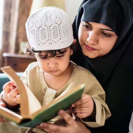 صورة لأم وطفلها