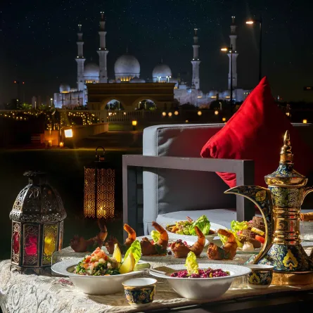 تجارب متنوعة لتناول الإفطار والسحور في أبوظبي