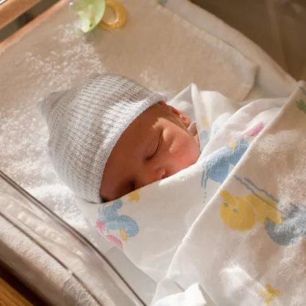 علاج اليرقان عند حديثي الولادة في المنزل