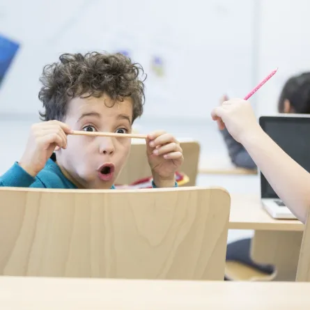 صورة طفل مشتت الانتباه