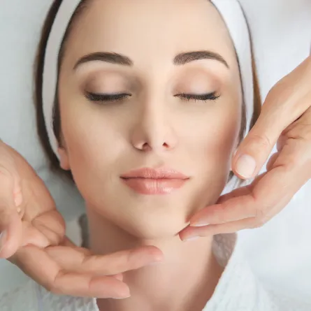 أفضل العلاجات الطبية لندبات حب الشباب