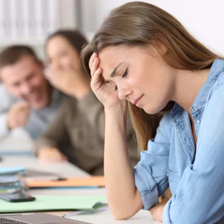 ما هي الطرق الكفيلة بالتعامل مع المتنمّرين، بطريقة لا تخرج عن قواعد الإتيكيت؟ 