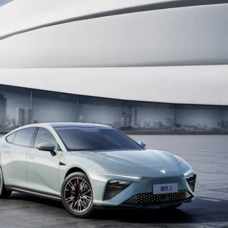 سيارة نزها اس أحدث الطرازات الصينية الكهربائية بالكامل 