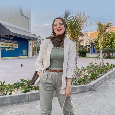 تنسيق السترة مع الملابس الواسعة