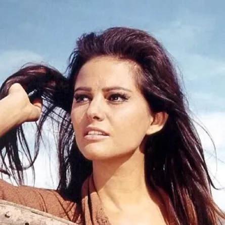 كلاوديا كاردينالي في شبابها  الصورة من موقع babelio . com