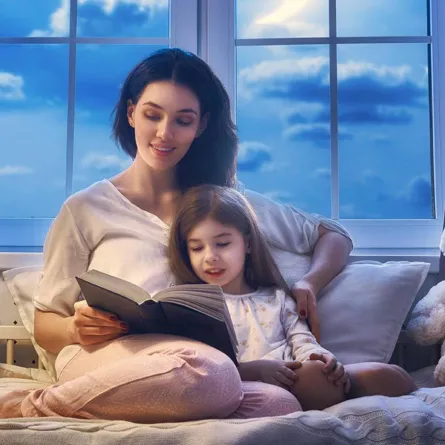 صورة لأم تحكي قصة