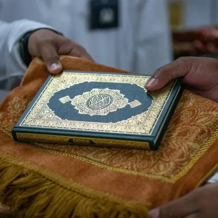 توزيع أكثر من 50 ألف نسخة من القرآن الكريم على قاصدي المسجد الحرام