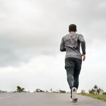 دراسة: رياضة الجري تقلل الرغبة بتناول الوجبات السريعة