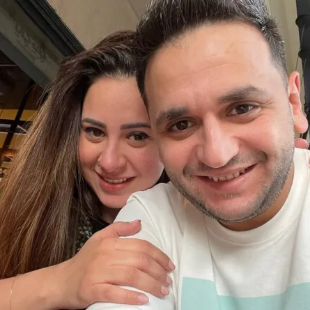 مصطفى خاطر وزوجته - الصورة من حسابه على انستغرام