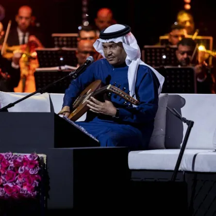 الفنان محمد عبده في حفله الغنائي- الصورة من على موقع  "تويتر" تابعة لهاشتاجات #محمد_عبده_في_أبها