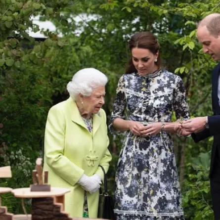 كيت ميدلتون والأمير ويليام مع الملكة إليزابيث - الصورة من حساب الدوق والدوقة على إنستغرام