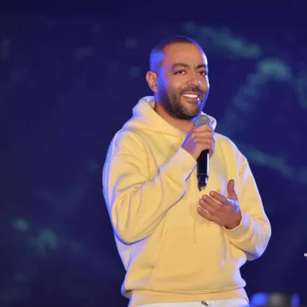 تامر عاشور - صورة من حسابه على فيس بوك